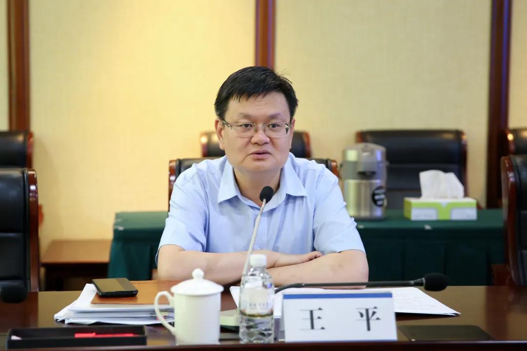 市教委主任王平赴杉达调研与毕业生亲切交流