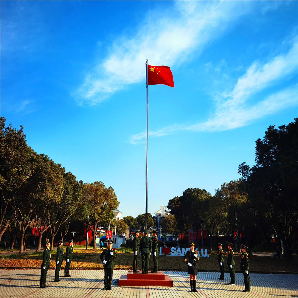 嘉善光彪学院开启国旗下的微党课第一讲